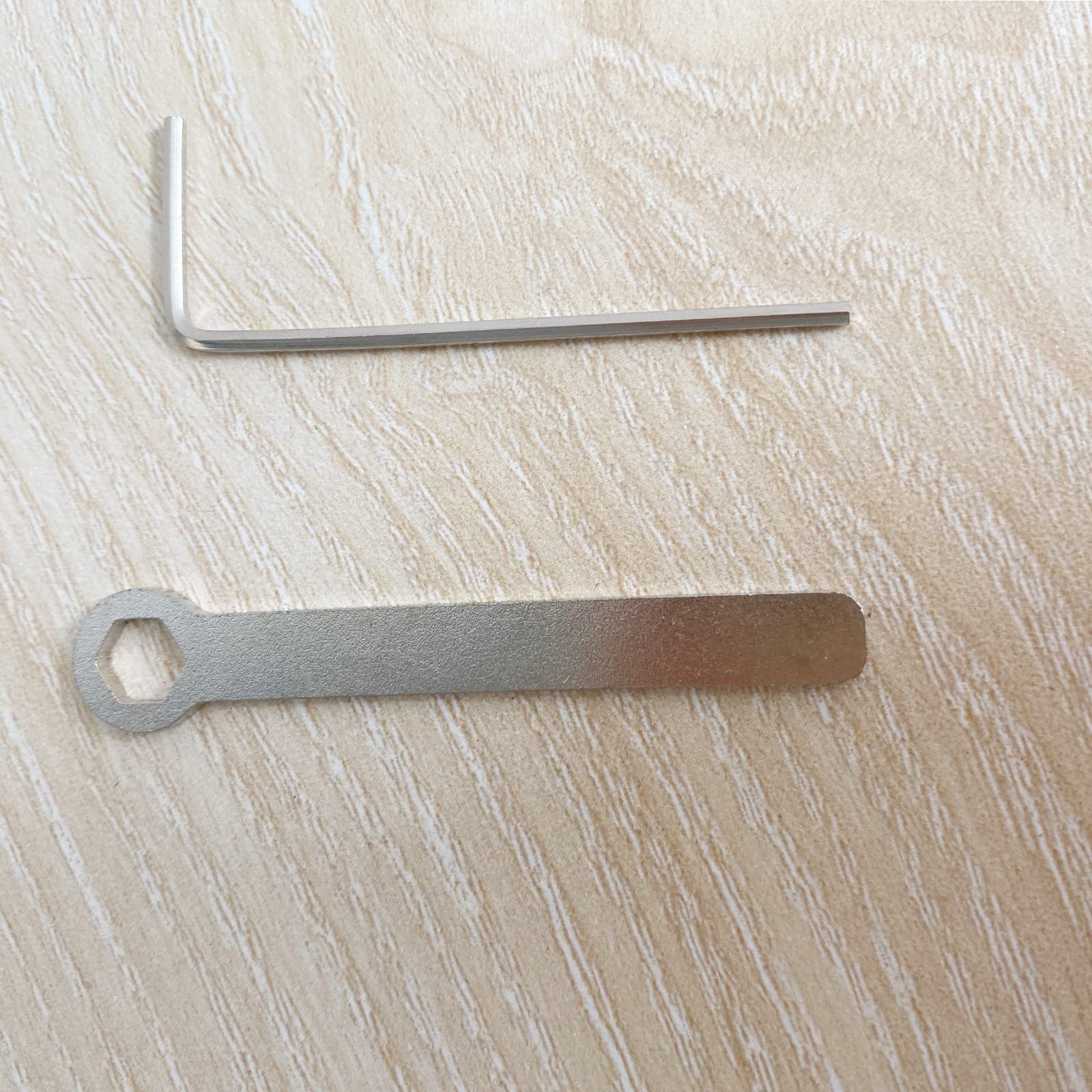 CW Keyer Wrench and Allen set, featuring a 5.5mm wrench and a 1.5mm hex key. Crafted from durable metal.